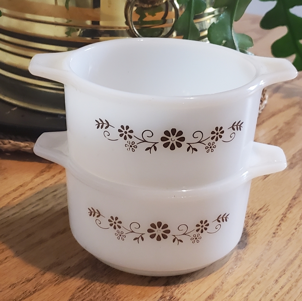 Vintage Pyr-O-Rey Dynaware 2 White Milk Glass Small Dish Soup bowl Brown Daisy